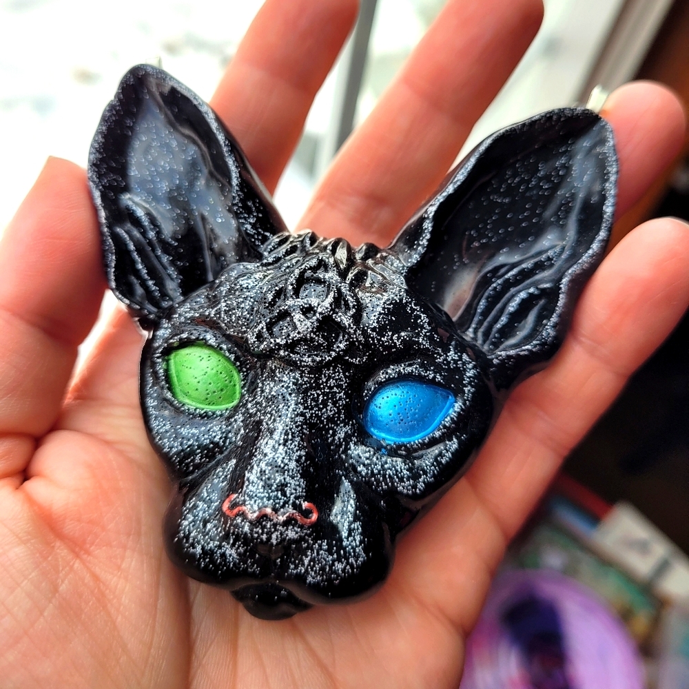 Black Mottled Blue Green Eye Sphynx Cat Necklace